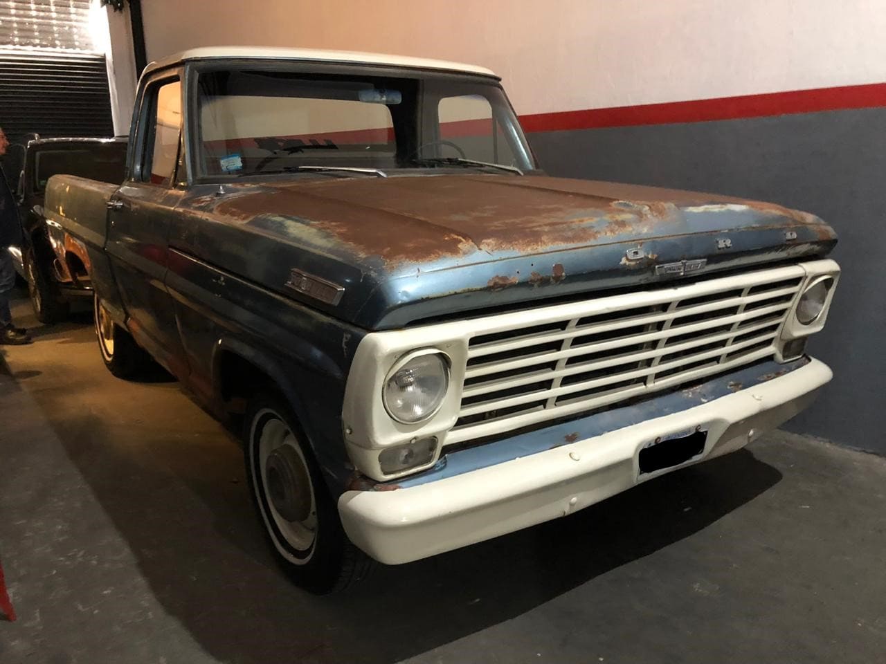 FORD F100